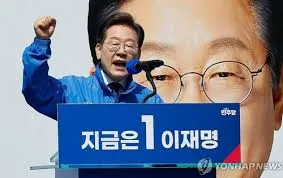 이재명, 지지도 45%로 여전히 선두…김문수는 36%