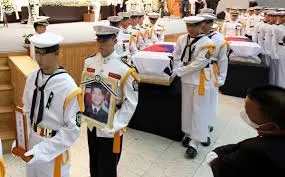 순직해군 장병들을 위한 분향소에 조문객들의 발걸음이 이어지고 있다