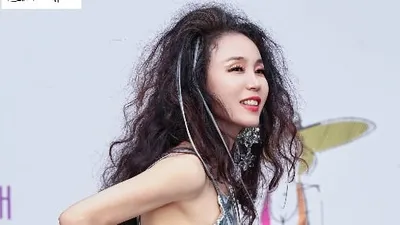 [KAN화보뉴스] 배우 이란희, 사이버룩 실버 원피스로 빛나다