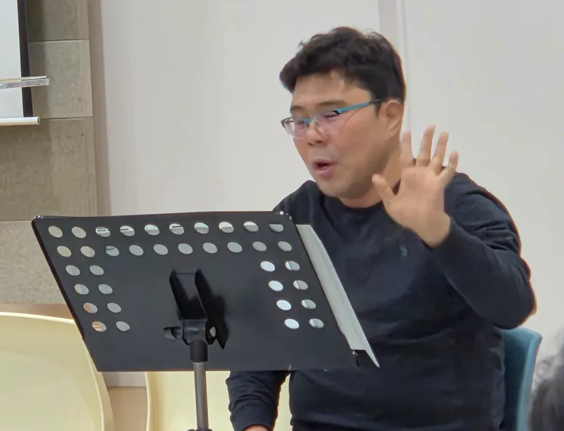▲ 안장훈 지휘자, 섬세한 지휘로 남성중창단만의 독특한 컬러 찾아
