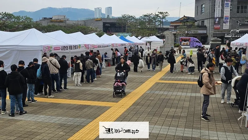 청주고인쇄박물관 봄맞이 행사를 찾은 시민 행렬