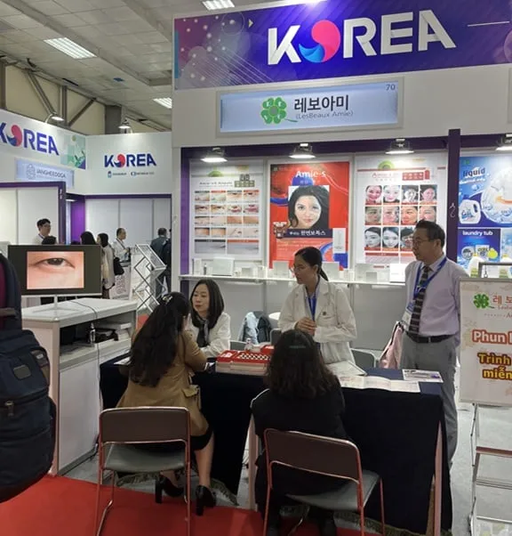베트남엑스포에서 수출상담을 하고 있다
