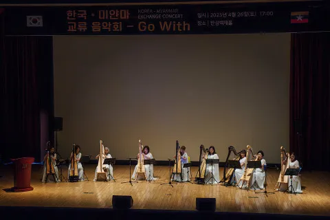 뮤베앙상블 레버하프(단장 윤문선) 공연 모습