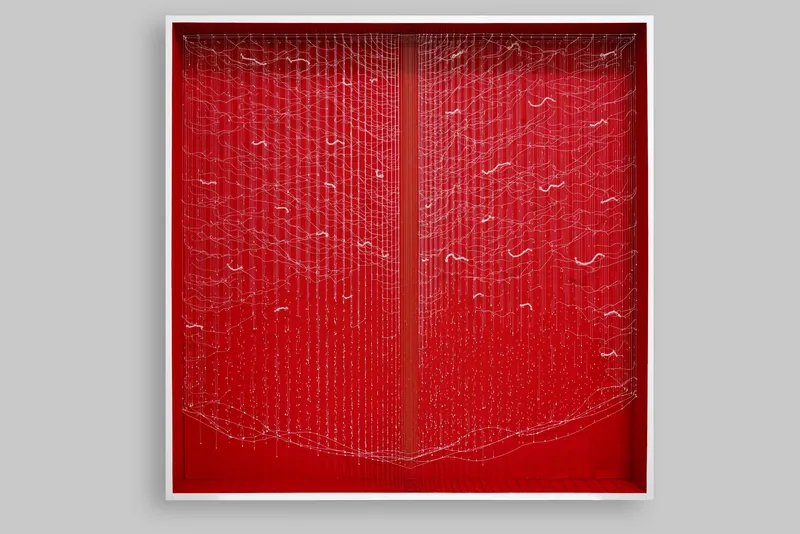 마른 땀 no.2 2025,100(h)x100(w)x10.8(d)cm, 나무 패널에 실, 아크릴 물감과 18k 금박