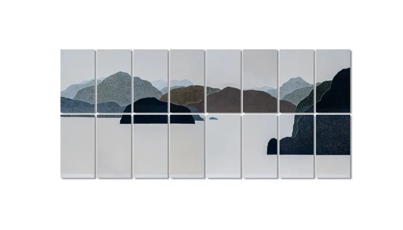 후하이잉_Landscape 140_114x202x0.8cm_Ceramic_2024 / 이젤리 제공