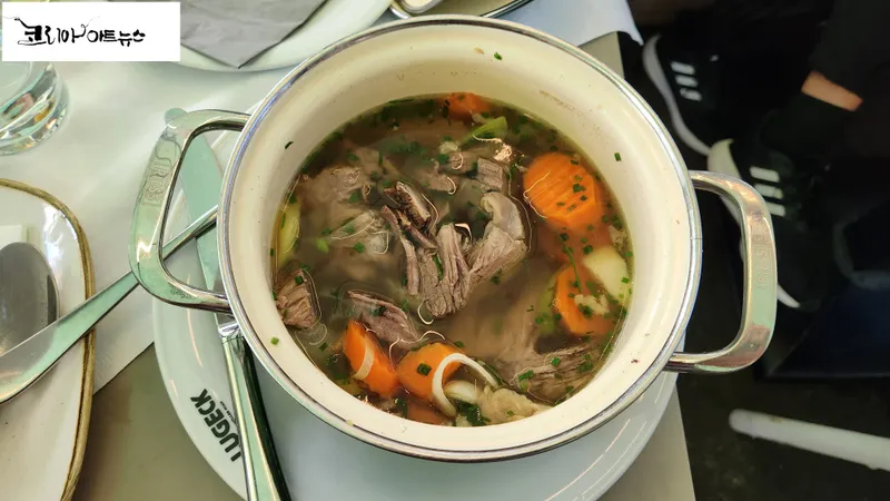 갈비탕 맛이 나는 타펠쉬피츠 (사진: 김재옥화가)