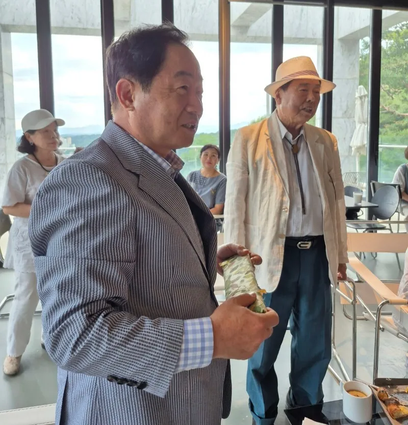 ▲ 주광덕 남양주시장, 한국미술과 상록아트회 격려차 방문 [사진 : 이청강 기자]