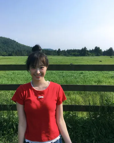 “정보민, 푸른 제주 한가운데서 웃다”…청량한 미소의 여운→귤토끼 설렘 속으로