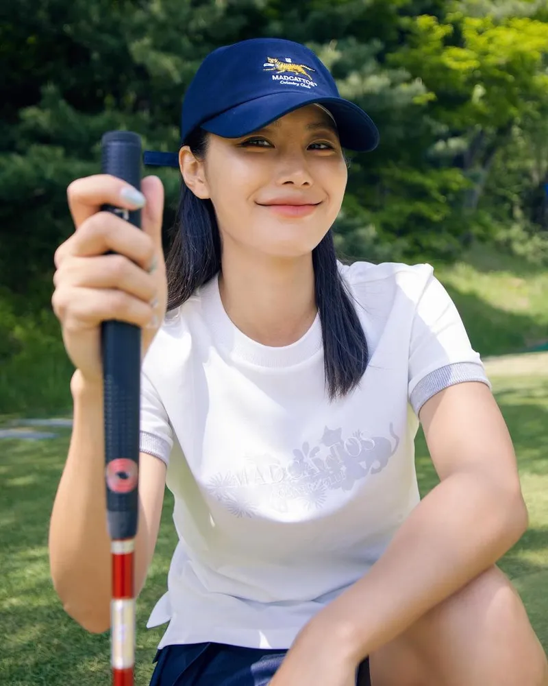 “햇살 아래 골프 미소”…강소연, 프로암 여운→봄날 그린 위 존재감 / 배우 강소연 인스타그램