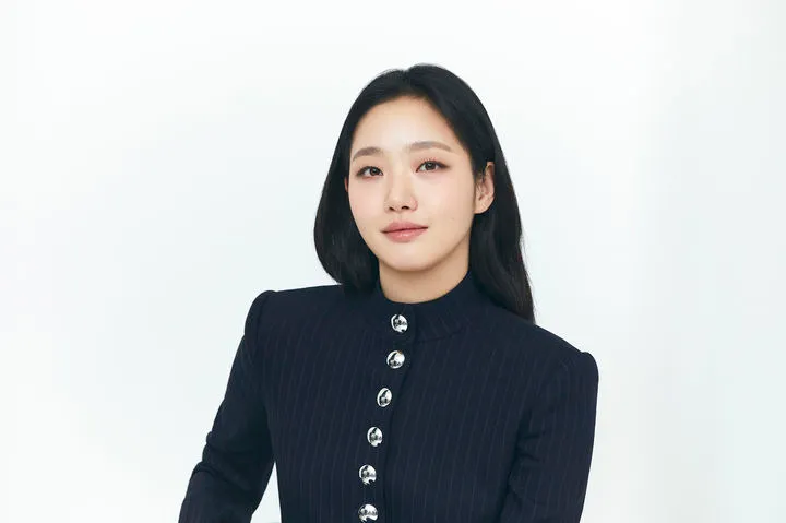 “진심 담은 메시지”…김고은, 소속사 직원·가정 향한 특별 선물→감동 물결