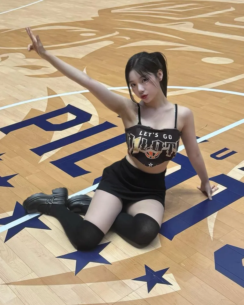 “코트 위 시선 압도”…조연주, 파격 포즈로 매혹→봄밤 팬심 흔든 반전 / 치어리더 조연주 인스타그램