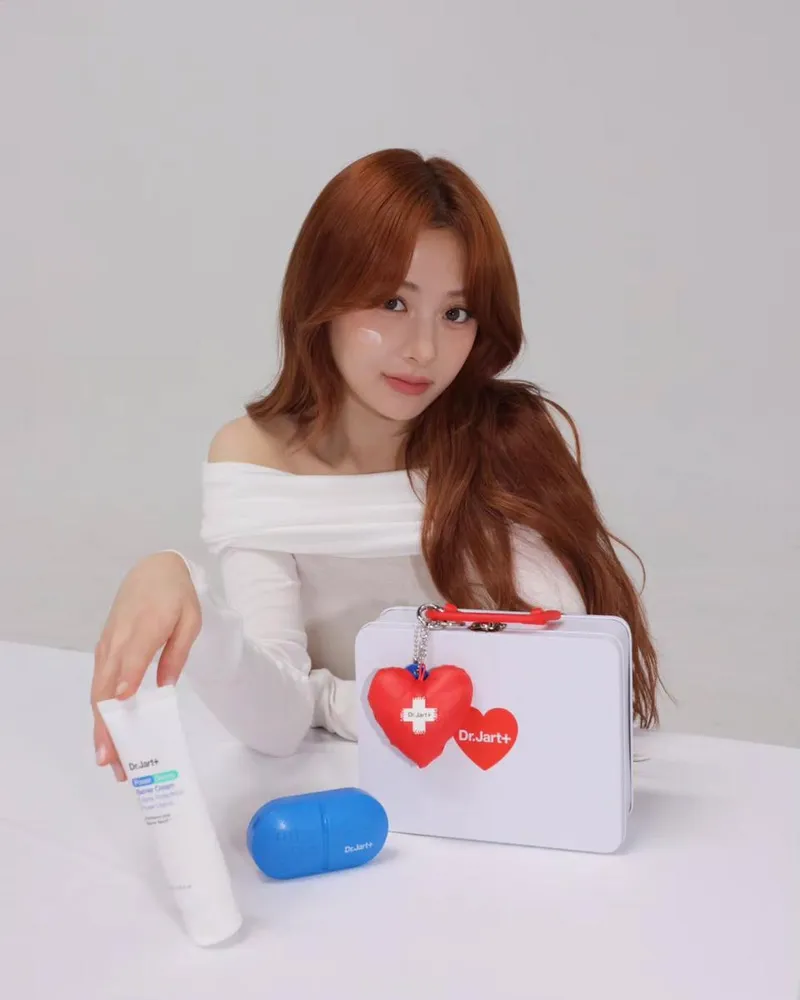 “크리미한 조명 아래 청순 압도”…허윤진, 맑은 눈빛→새 계절 소환 / 걸그룹 르세라핌 허윤진 인스타그램