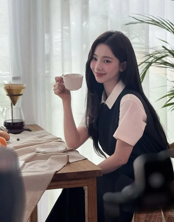 “비현실적 순수함”…에스파 카리나, 아웃도어 화보→팬들 심장 저격