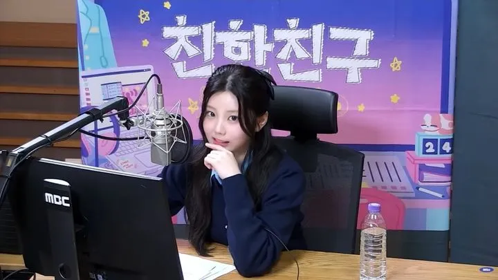 “눈빛에 담긴 진심”…아일릿 원희, ‘친한친구 방송반’서 첫 단독 DJ→팬들 감동