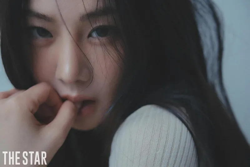 “몽환 눈빛+섬세한 손끝”…한지은, 청초함 속 깊이→감정의 파장 / 배우 한지은 인스타그램