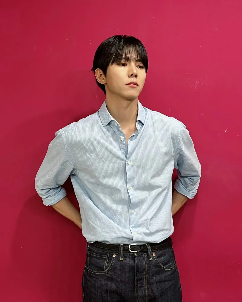 “분홍 벽+단정 셔츠 여운”…주우재, 무심한 시선→봄밤 감성 물들다 / 배우 주우재 인스타그램