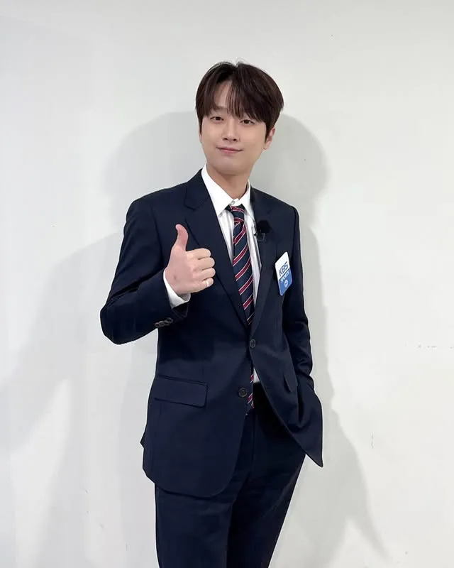따봉 날리며 행운을 선물하는 '명해설가' 이찬원, 심장 쫄깃하게 재밌을 '뽈룬티어' 본방사수 독려