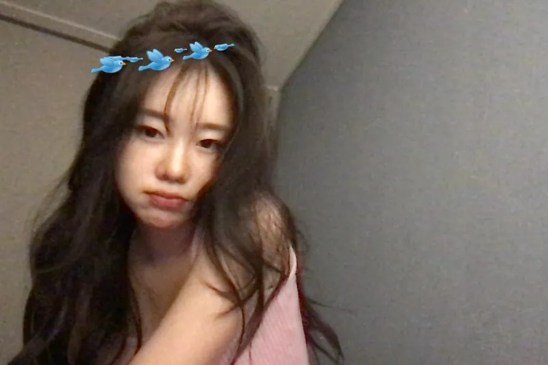 “헤어진 머리+몽환 눈빛”…김민설, 무방비 얼굴→밤 공기 속 여운 / 솔로지옥4 출연자 배우 김민설 인스타그램