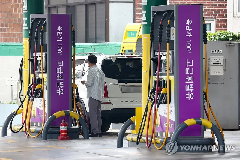 전국 휘발유값 2.4원 하락…국제유가 상승에도 주유소 가격 내림세