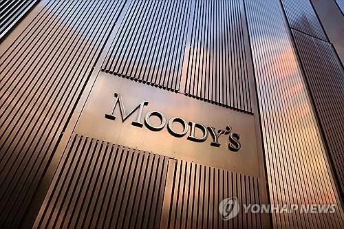 무디스, 美 국가신용등급 ‘Aaa→Aa1’로 강등…정부부채 증가 영향