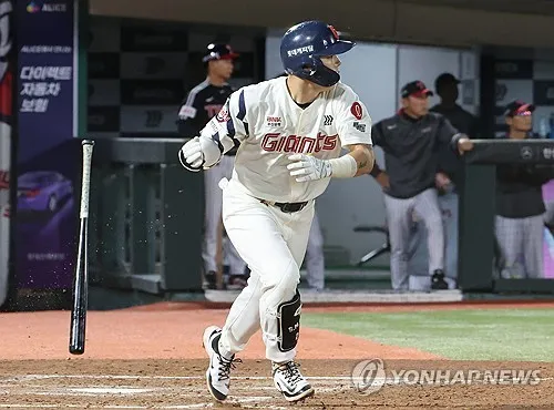 “이영빈 멀티홈런 폭발”…LG·롯데 연장 혈투→11회 7-7 무승부 / 연합뉴스