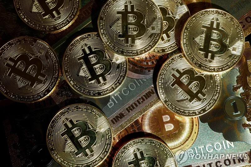 비트코인, 10만8천달러 돌파…ETF 자금 유입에 최고가 근접