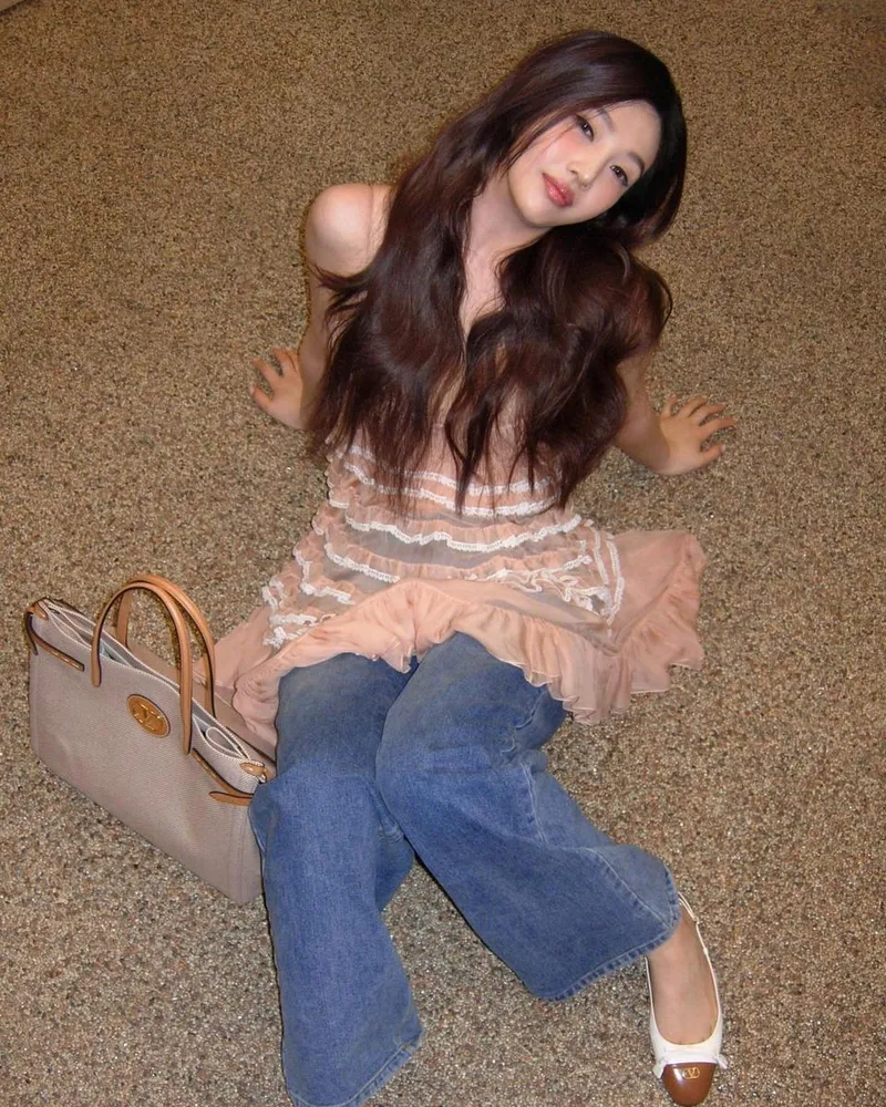 “나른한 봄밤의 여운”…조이, 깊은 시선에 스며든 봄 감성→청초 매력 / 걸그룹 레드벨벳 조이 박수영 인스타그램