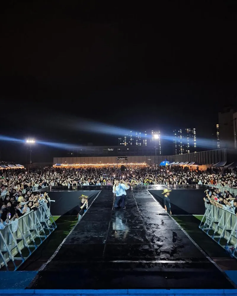 “덕분에 행복했습니다”…정승환, 밤공기 속 무대→여운 깊은 감사의 인사 / 가수 정승환 인스타그램