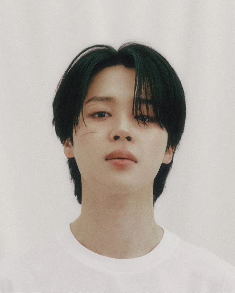 “노란 벤치에 담긴 기다림”…방탄소년단(BTS) 지민, 전역 앞둔 연천→팬들 물결