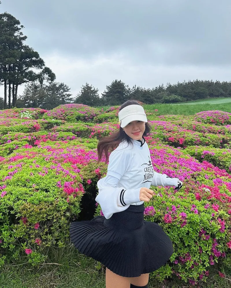 “날씨는 흐렸지만 흐려서 좋았던”…박한별, 산뜻한 필드 위→봄빛 미소 가득 / 배우 박한별 인스타그램