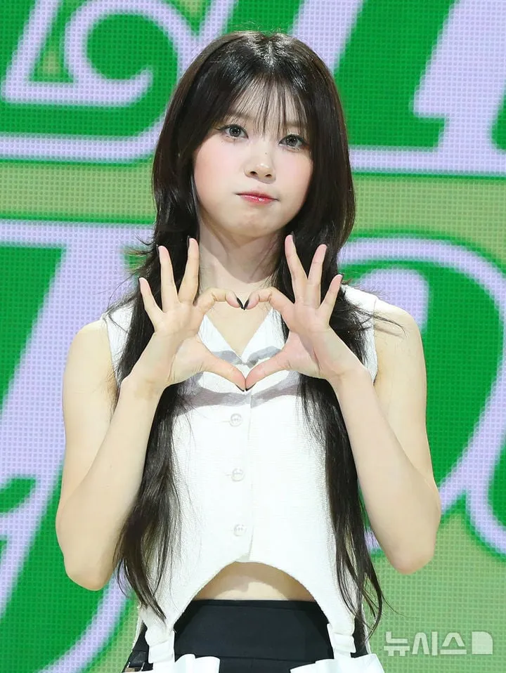“손가락 보호대에도 흐트러짐 없는 무대”…아일릿 모카, 뜻깊은 각오→컴백 열기 고조