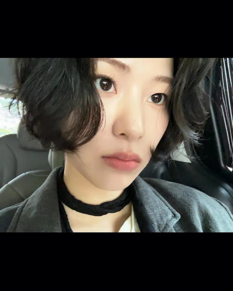 “모기 조심 그 한마디에”…이수경, 싱그러운 단발→초여름 감성 셀카 / 배우 이수경 인스타그램