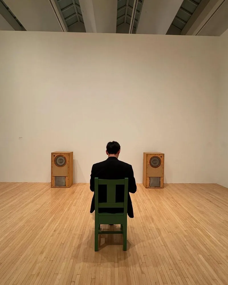 “고요하게 스며든 순간”…민호, LA의 예술 속→침잠된 분위기 / 그룹 샤이니 민호 인스타그램