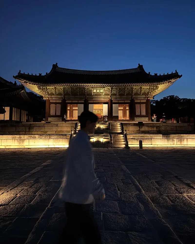 “고요한 시간에 머문 시선”…신재하, 밤의 궁전→도심 속 감성 산책 / 배우 신재하 인스타그램