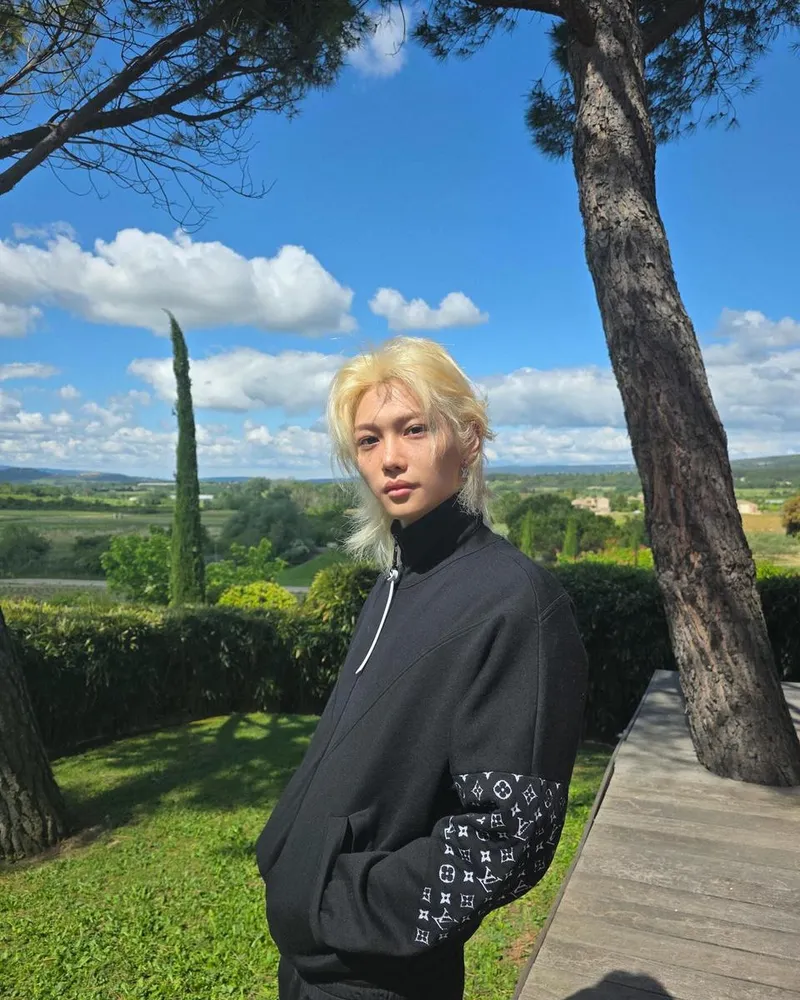 “Can‘t wait”…필릭스, 푸른 초원 위 압도적 존재감 / 그룹 스트레이키즈 필릭스 인스타그램