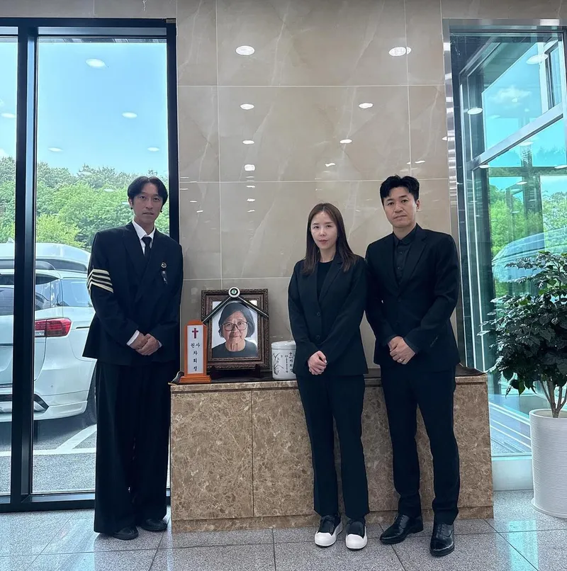 “고요한 이별에 깊은 위로”…신지, 마지막 순간→아픔 속 슬픔 추모 / 코요태 신지 인스타그램