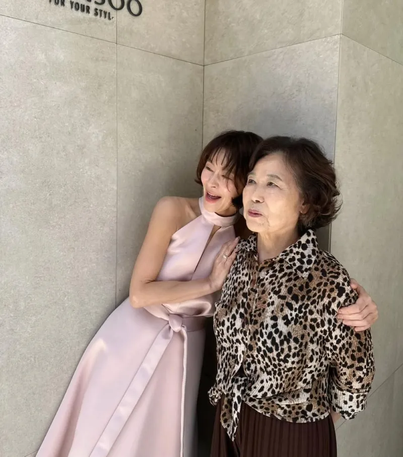 “엄마하고 나하고”…예지원, 봄 햇살 속 미소→따스한 애정의 순간 / 배우 예지원 인스타그램