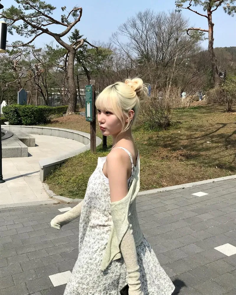 “젤리마싯다”…구예함, 투명한 햇살 속→청초 미소와 산책 / 걸그룹 첫사랑 구예함 인스타그램