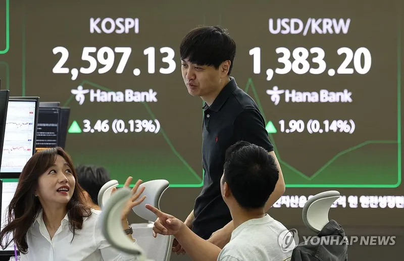 코스피 2,590선 보합…코스닥 0.6% 하락, 외인·기관 ‘팔자’ 확대