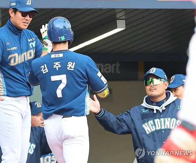 “창원 홈 복귀”…이호준 감독, 응원 속 야구 희망→NC 재도약 노린다 / 연합뉴스