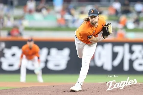 “8이닝 11K쾌투”…와이스, 한화 2위 싸움→롯데 제압 견인 / 연합뉴스