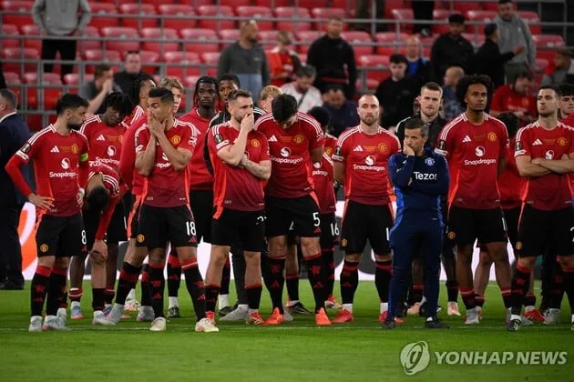 “2차 구조조정 단행”…맨유, 유로파리그 탈락→최대 200명 해고 추진 / 연합뉴스