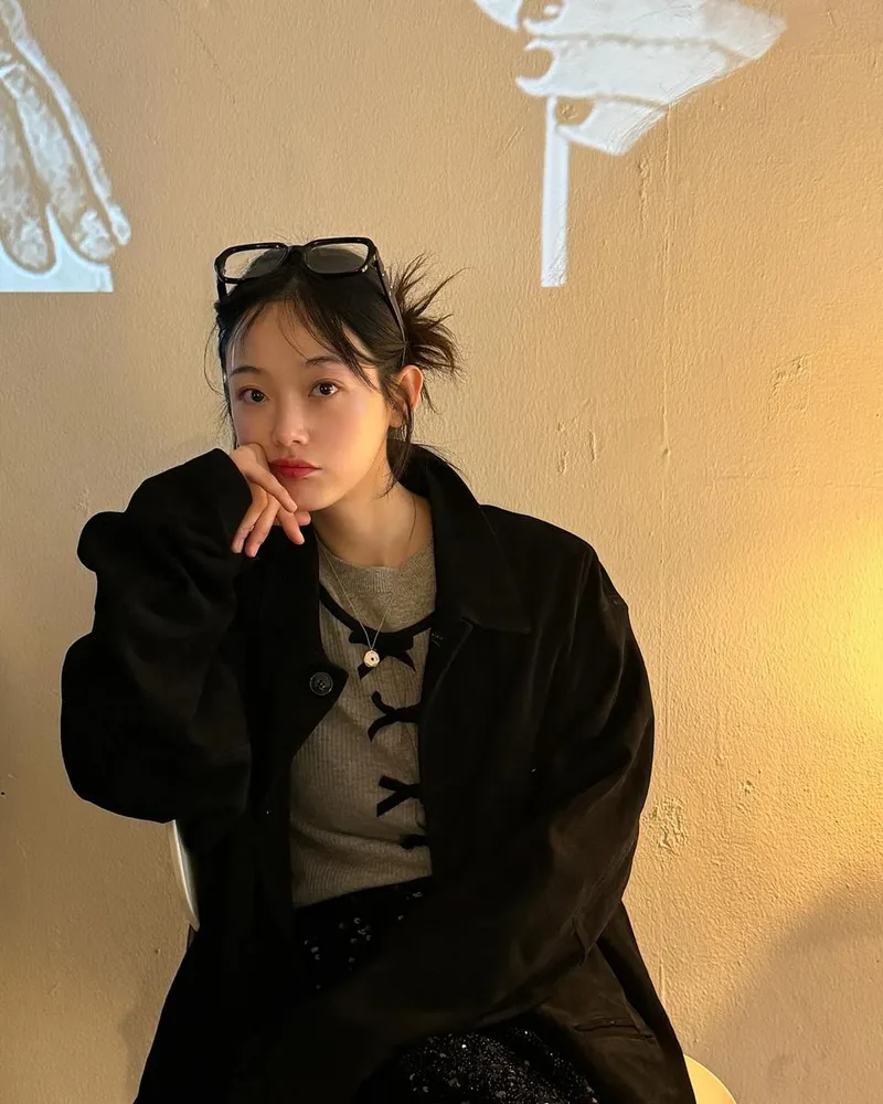 “빛이 비스듬히 기울던 오후”…이유미, 고요한 시선→시크한 여운 / 배우 이유미 인스타그램