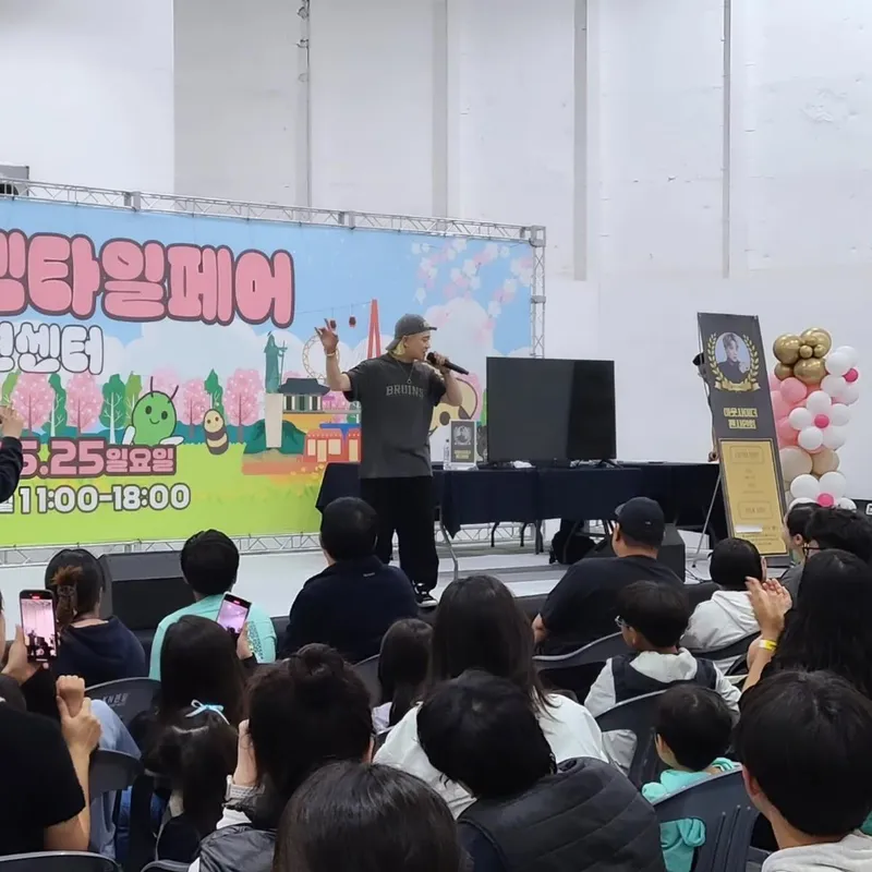 “아이들과 눈 맞추며”…아웃사이더, 팬심 환호→힙합 스테이지로 물들이다 / 래퍼 아웃사이더 인스타그램