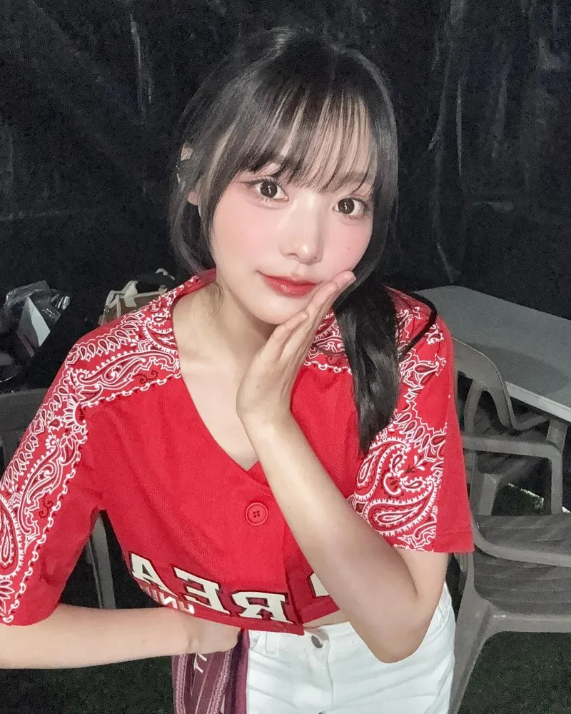 “추억은 또 쌓인다”…시연, 환한 미소로→입실렌티 뜨겁게 달군 밤 / 걸그룹 QWER 시연 인스타그램