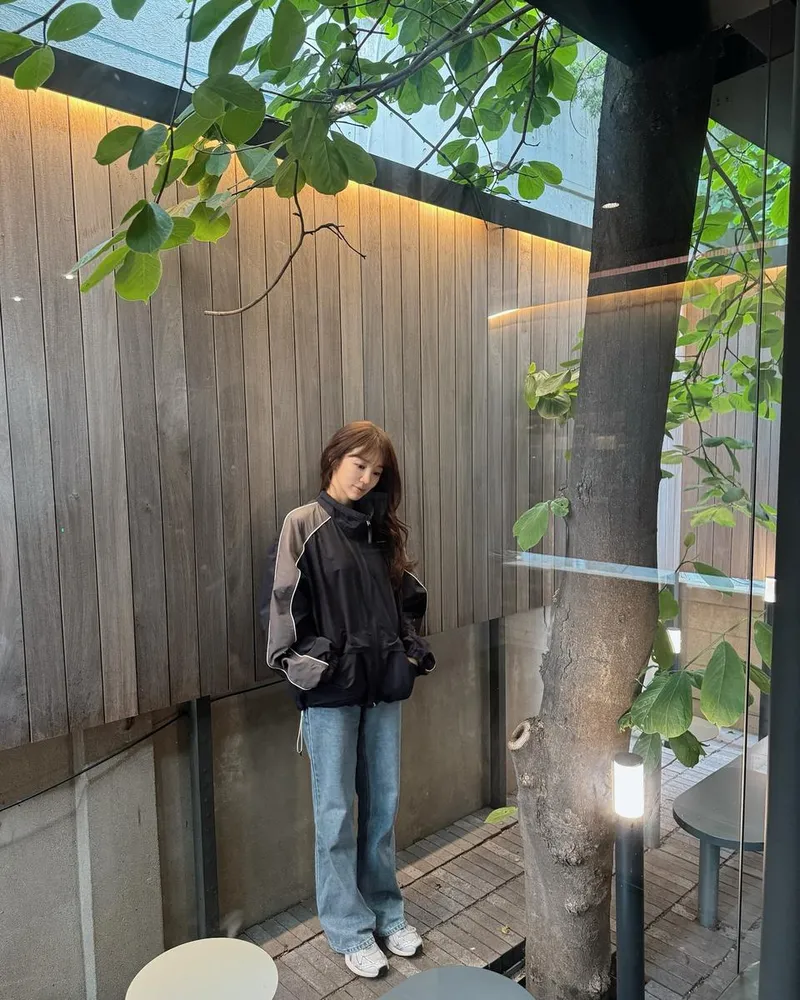 “초록빛 하루의 온기”…윤은혜, 고요한 오후→잔잔한 힐링 무드 / 걸그룹 베이비복스, 배우 윤은혜 인스타그램