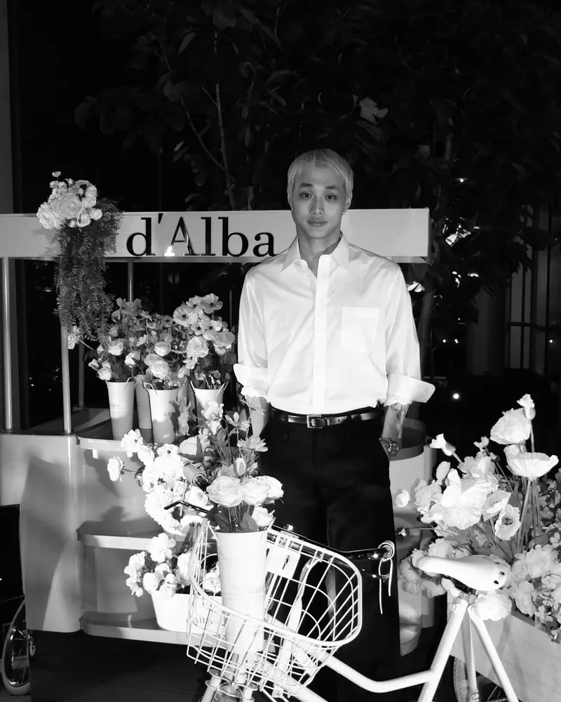 “d'Alba와 함께한 저녁”…정진형, 몽환적 시선→흑백 속 고요한 미소 / 가수 정진형 인스타그램