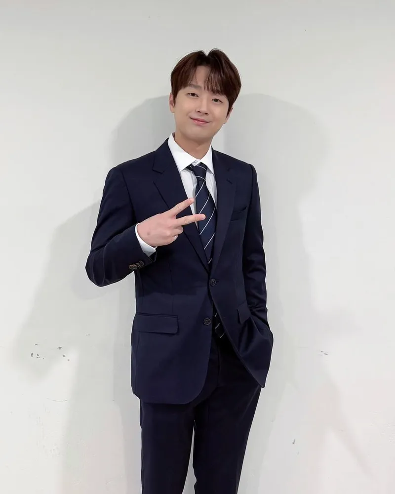 “찬또그래퍼의 마지막 인사”…이찬원, 청량한 미소→진행자 아우라 폭발 / 가수 이찬원 인스타그램
