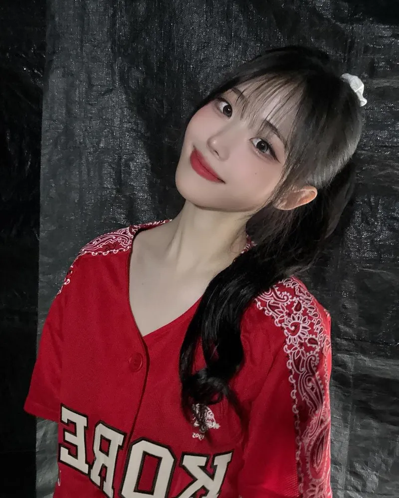 “작년에이어 올해도”…히나, 열정 어린 미소→축제 무대의 설렘 / 걸그룹 QWER 히나 인스타그램