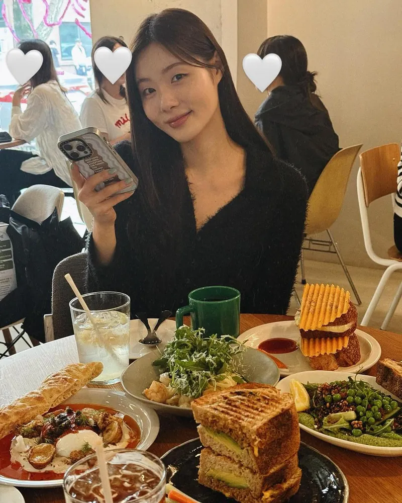 “디톡스 앤딩을 곁들인 미소”…민경아, 여유 가득한 오후→힐링의 순간 / 뮤지컬배우 민경아 인스타그램